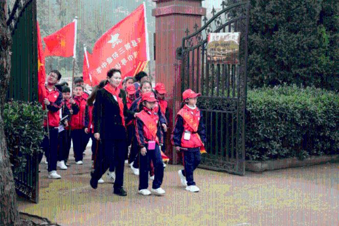 一条绿丝带 温暖出行路